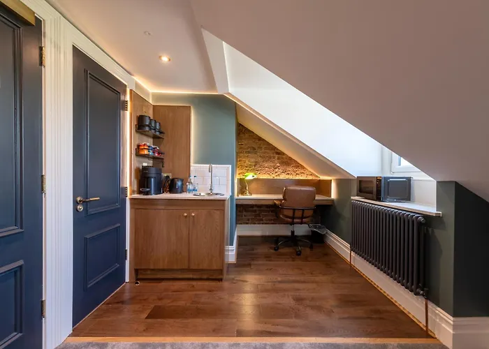 The Crown Pub & Guesthouse