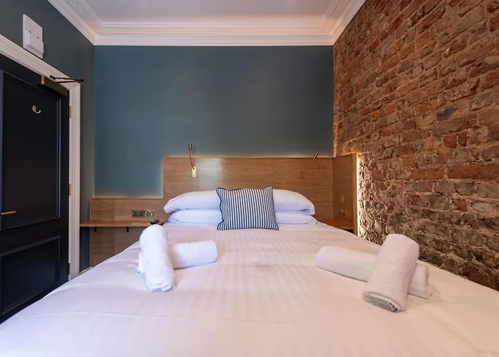 The Crown Pub & Guesthouse