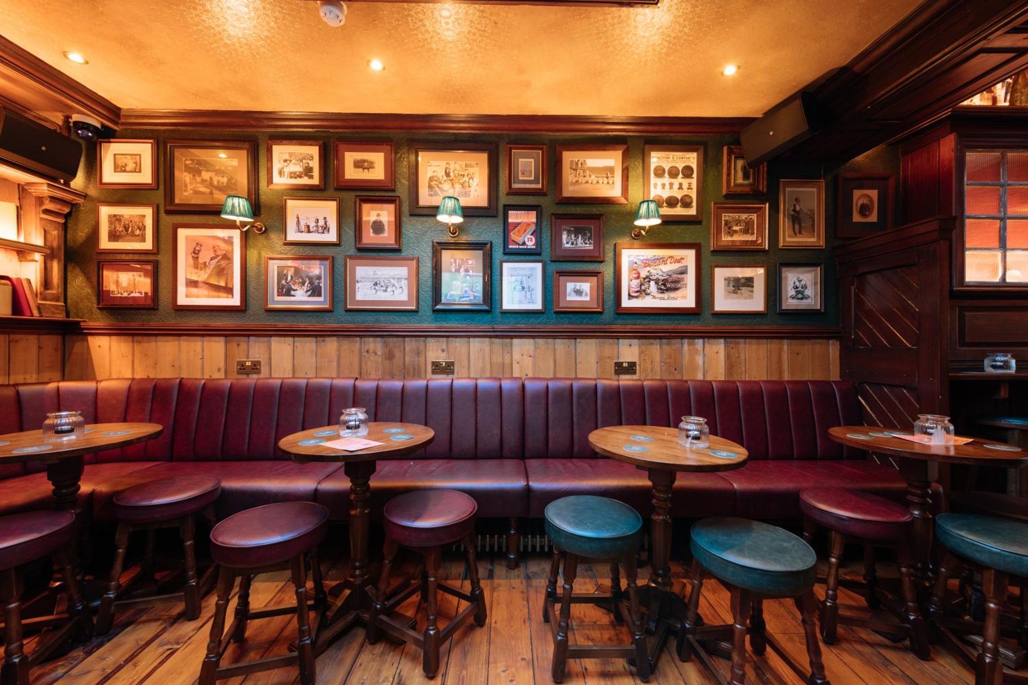 Gasthof The Crown Pub & London