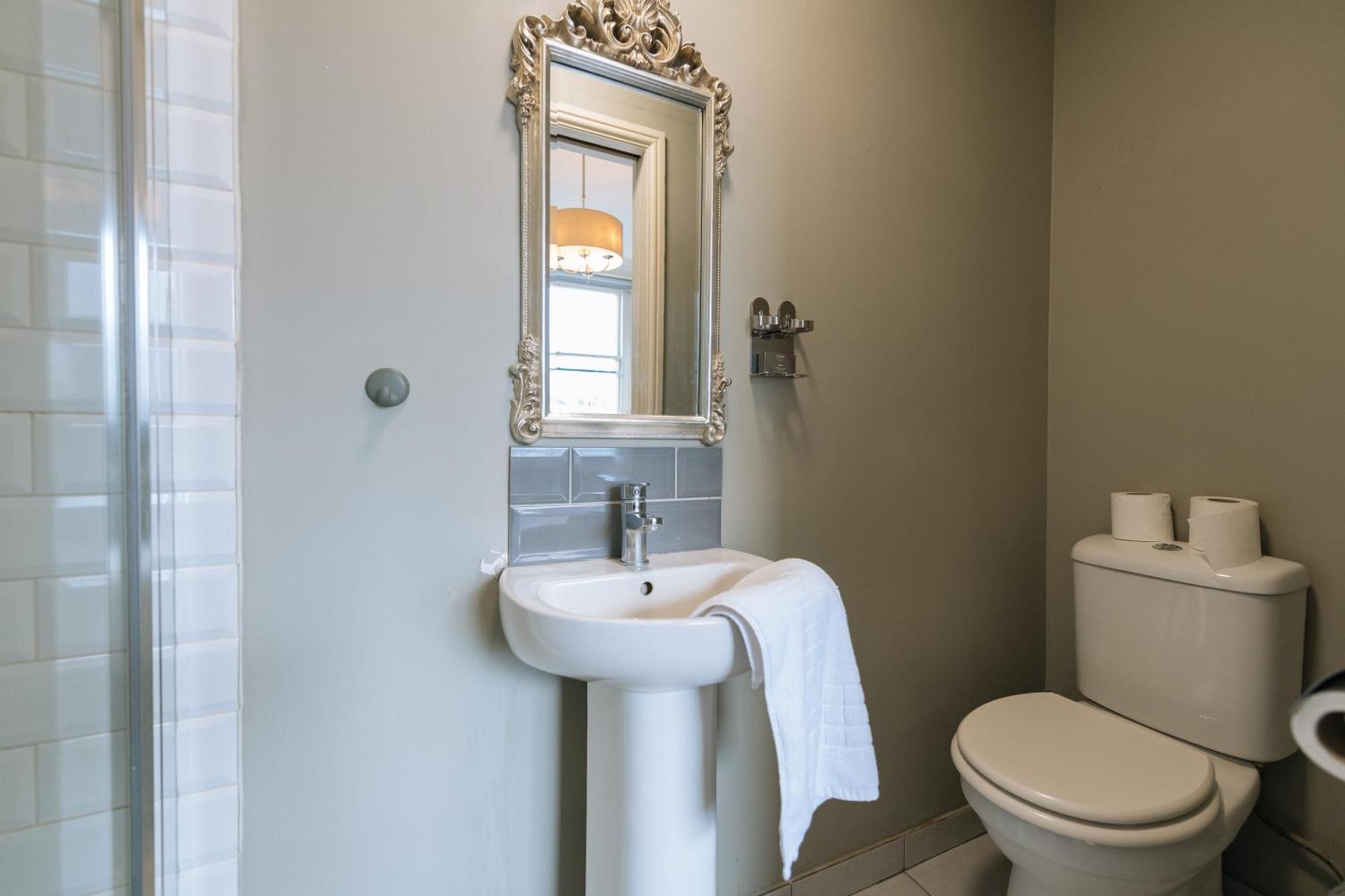 Gasthof The Crown Pub & 4*