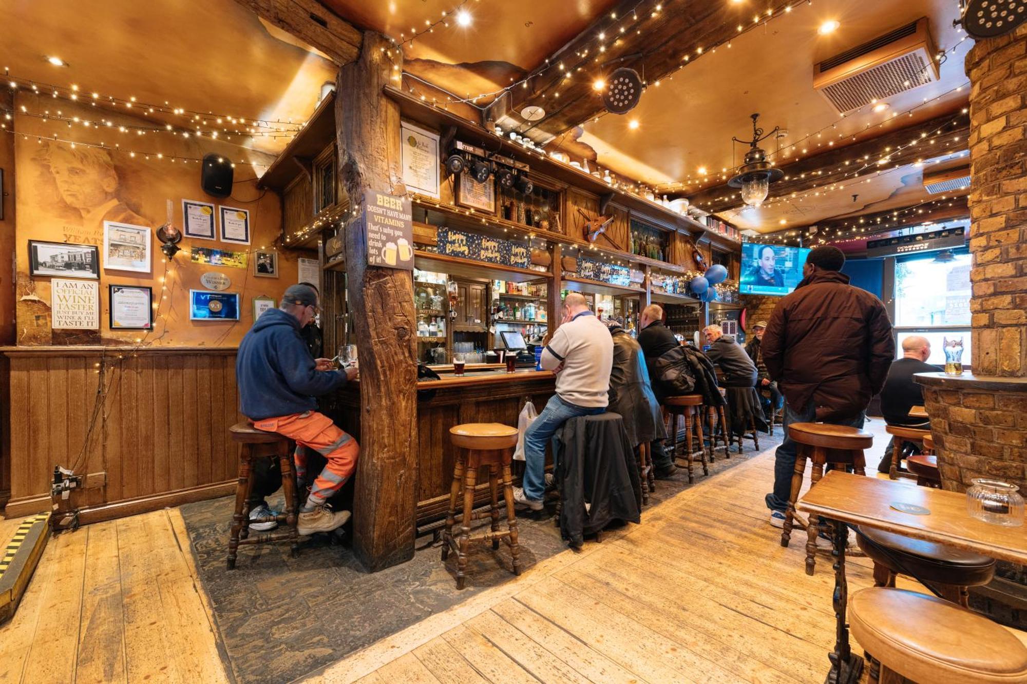 The Crown Pub & Gasthof London