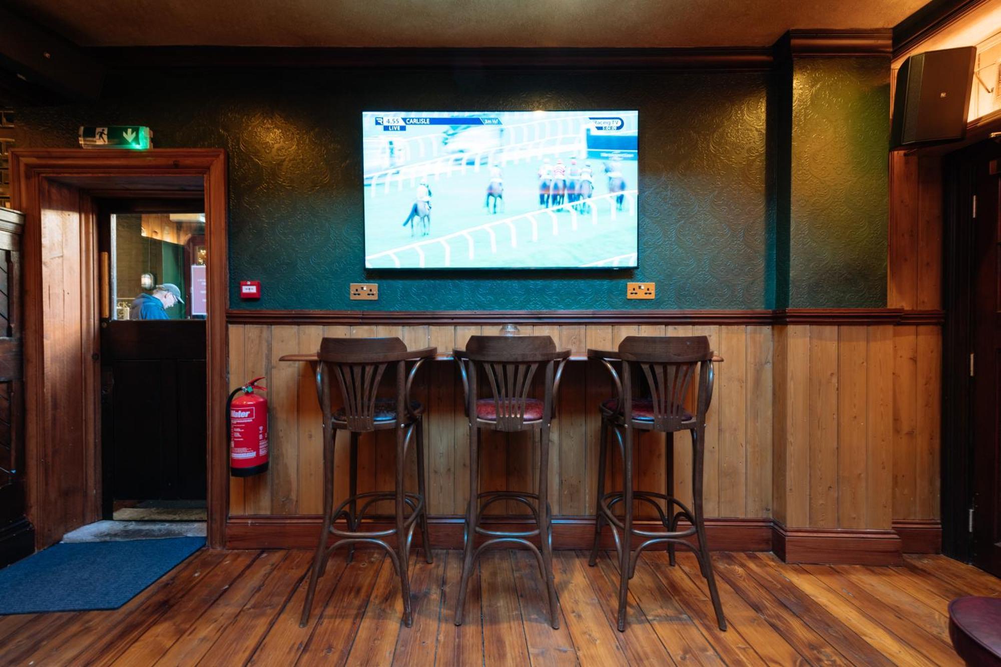 Gasthof The Crown Pub & London