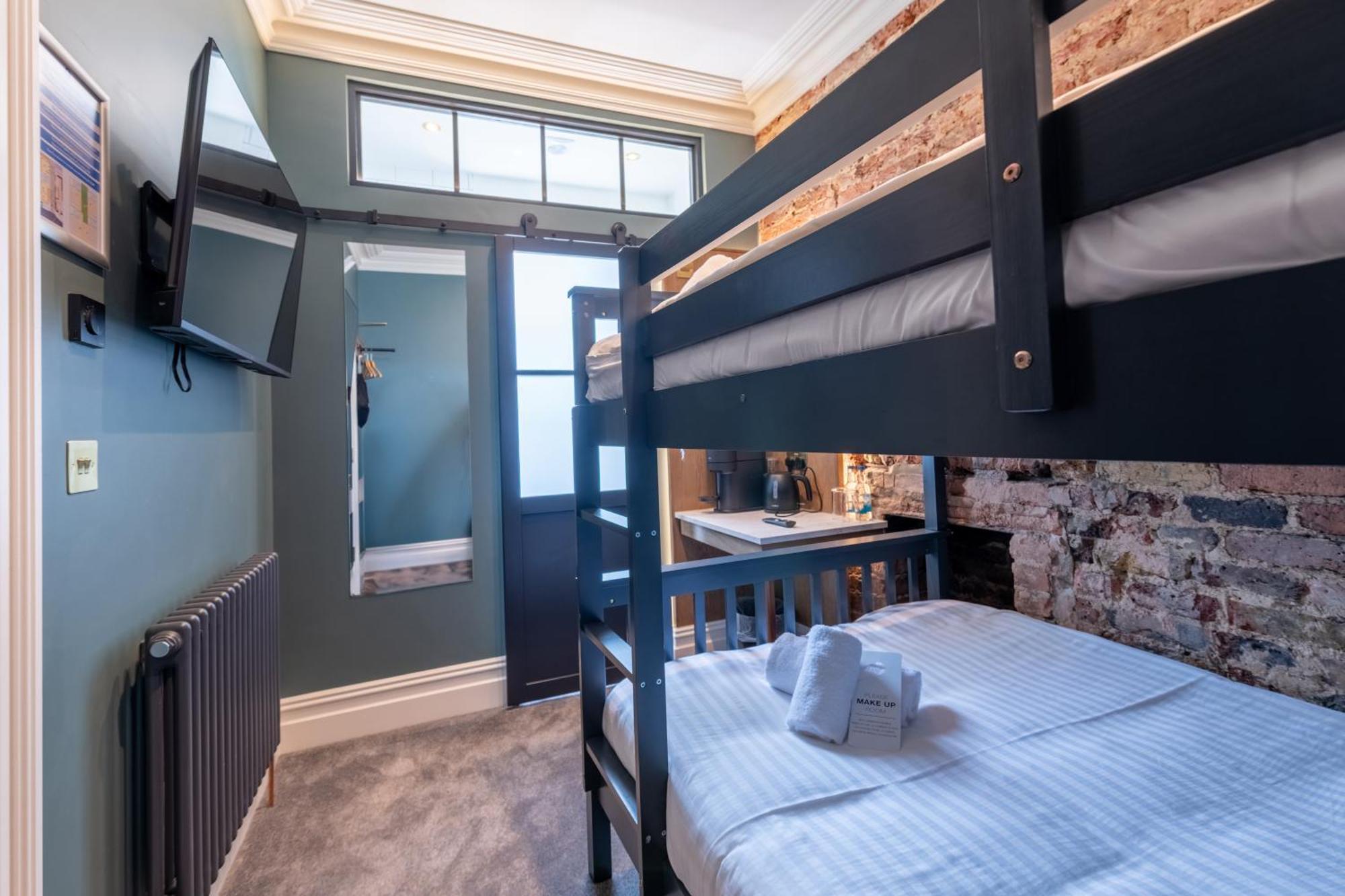 Gasthof The Crown Pub & 4*